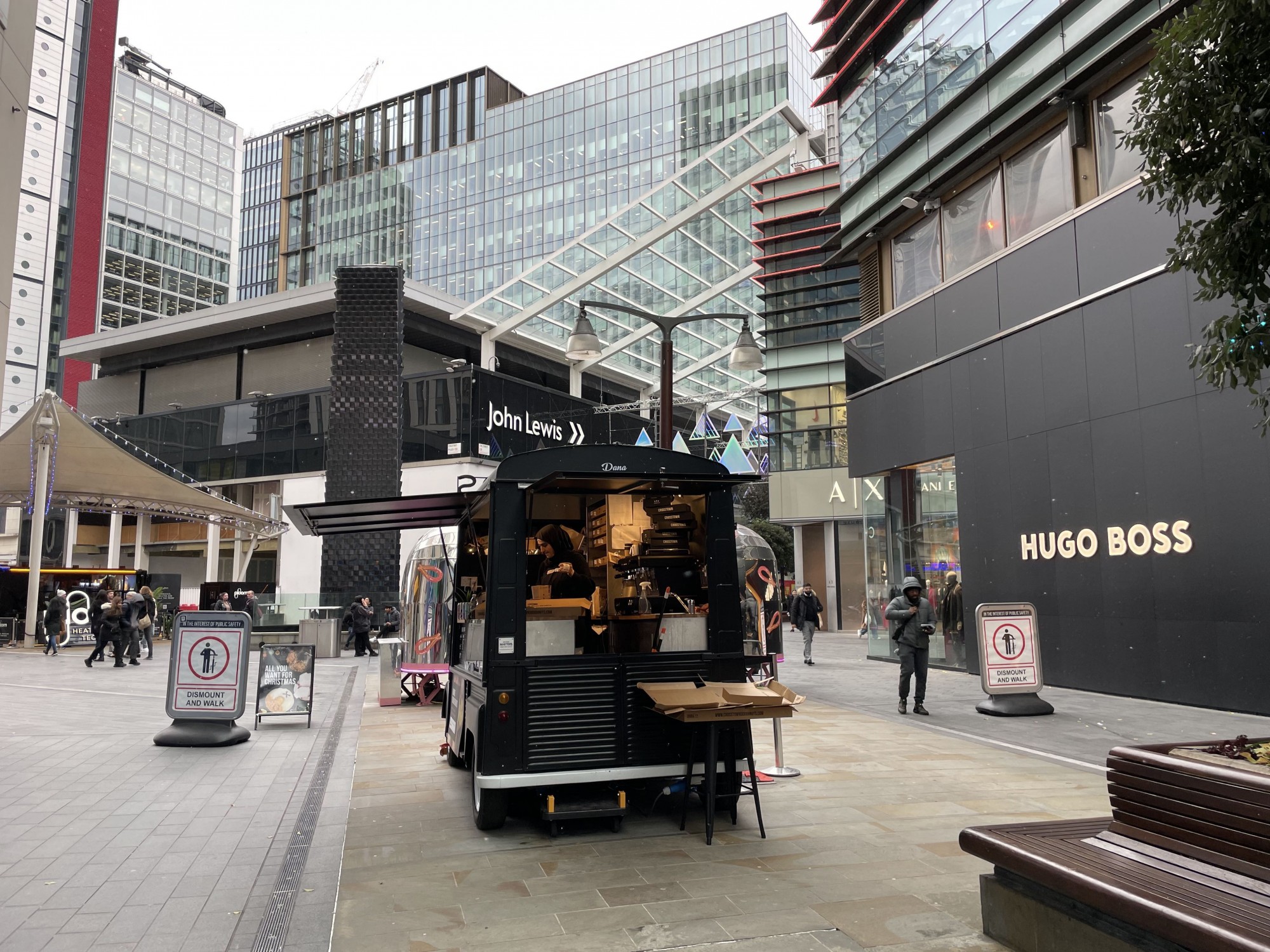 A food truck in a city